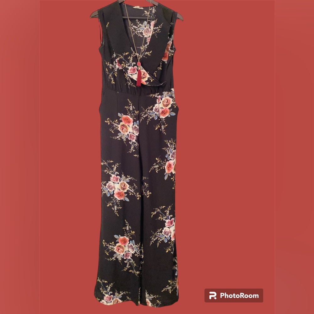 🌺🪷Southern Fried Chics Floral Flare Leg Jumpsuit-Size Medium-EUC Like New
